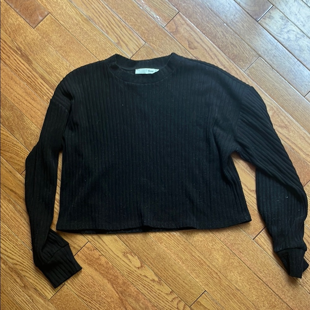 Aritzia Wilfred Free Cropped Black Sweater
